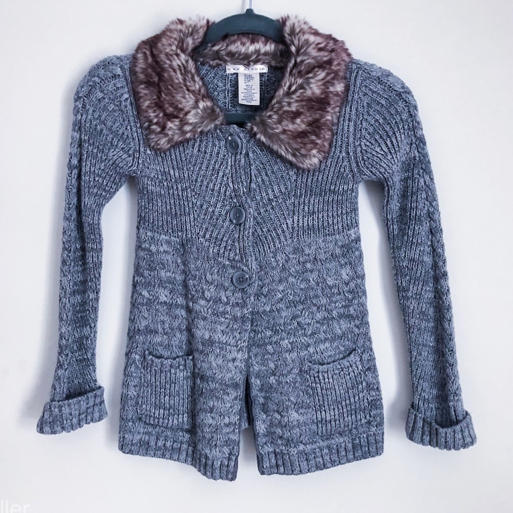 Max Studio Childrens sweater/ faux fur collar.